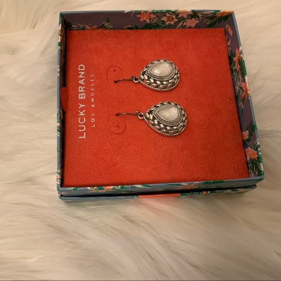 Lucky Brand NWT Silver Teardrop Earrings - Picture 5 of 10